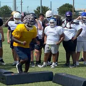 Photo 5 for 2024 Sports International Football Camps featuring members of the Dallas Cowboys